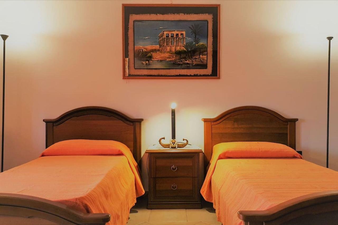 La Casa Del Viaggiatore Codrongianos Bagian luar foto